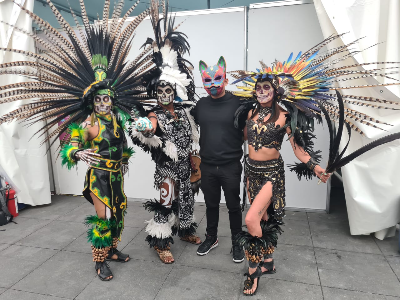 Colaboración en el Zócalo: maquillaje en vivo junto a Miroslav Ü