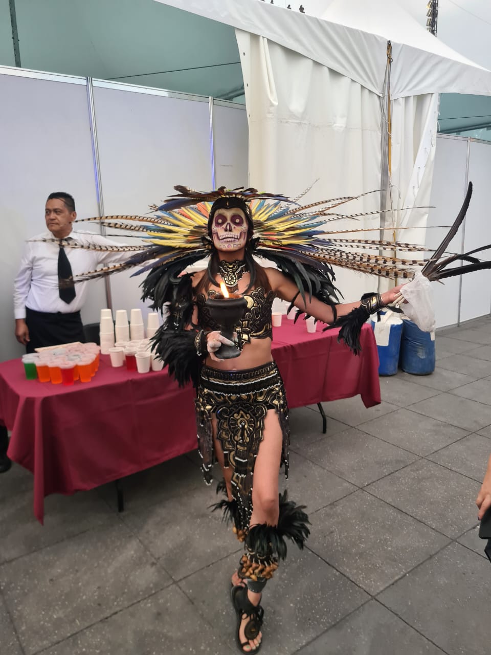 Colaboración en el Zócalo: maquillaje en vivo junto a Miroslav Ü